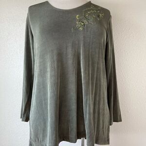 NWT Wear It Women’s Top Size (8/10)